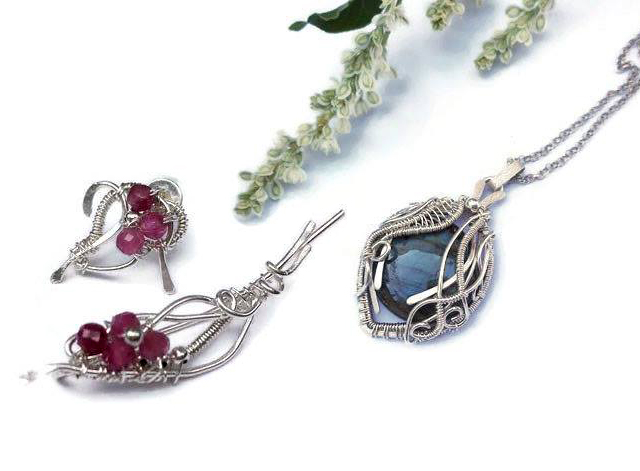 na-gornia-raft-predstavia-Petya's-jewelry-1