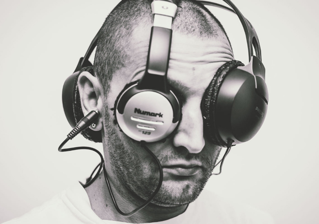 bulgarianphotographerinshadow-2